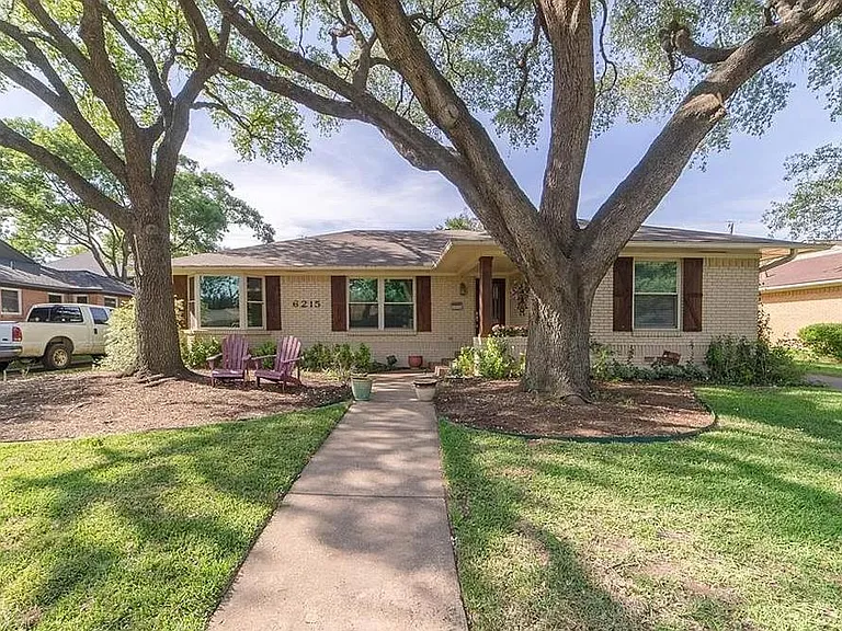 6215 Saratoga Cir — Photo 1