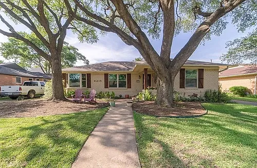 6215 Saratoga Cir Photo 1