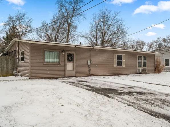 407 Michigami Trl, Porter, IN 46304