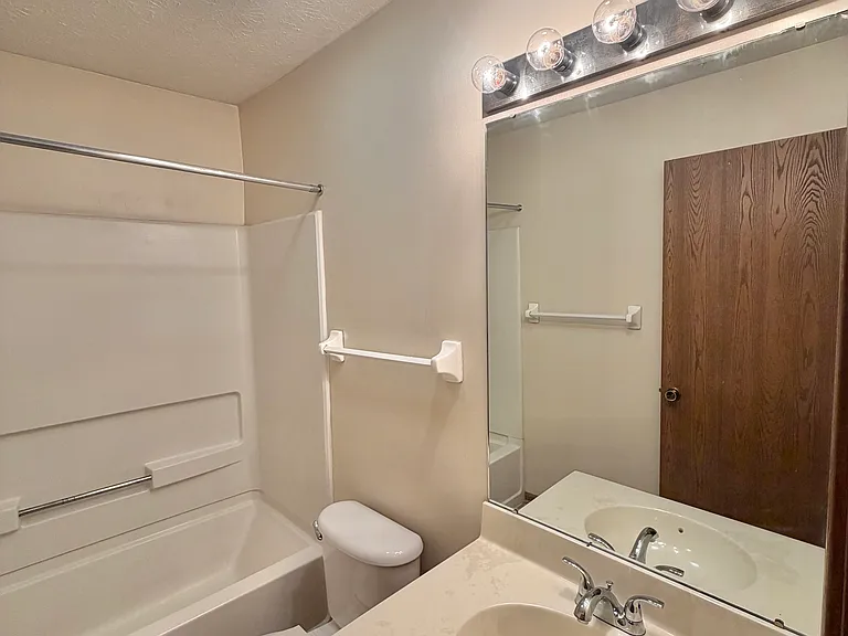 Royal Oaks Apartments — Photo 48