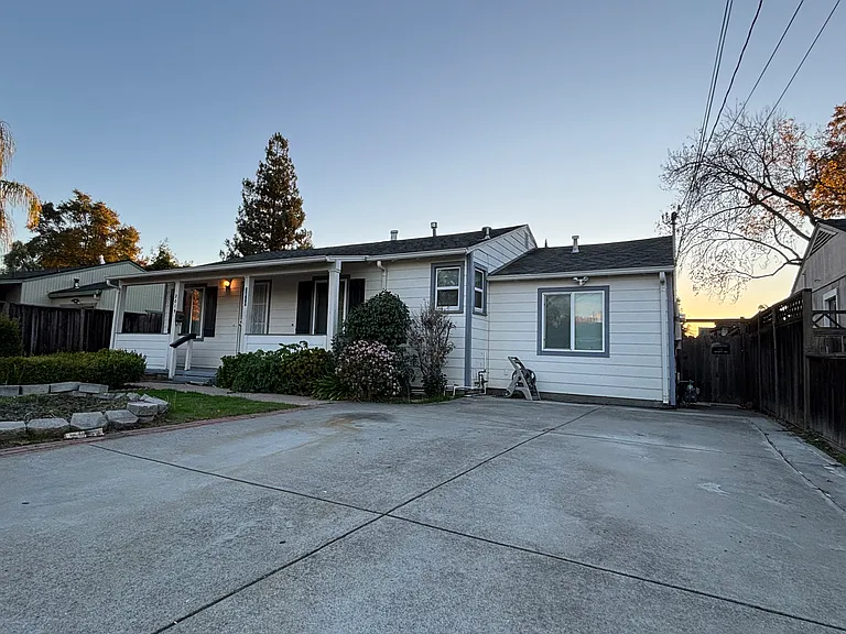 2019 Fir St — Photo 5