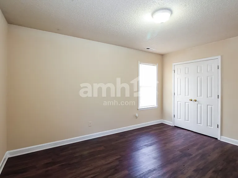 725 Oak Branches Close — Photo 9