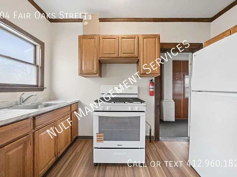 504 Fair Oaks St — Photo 3