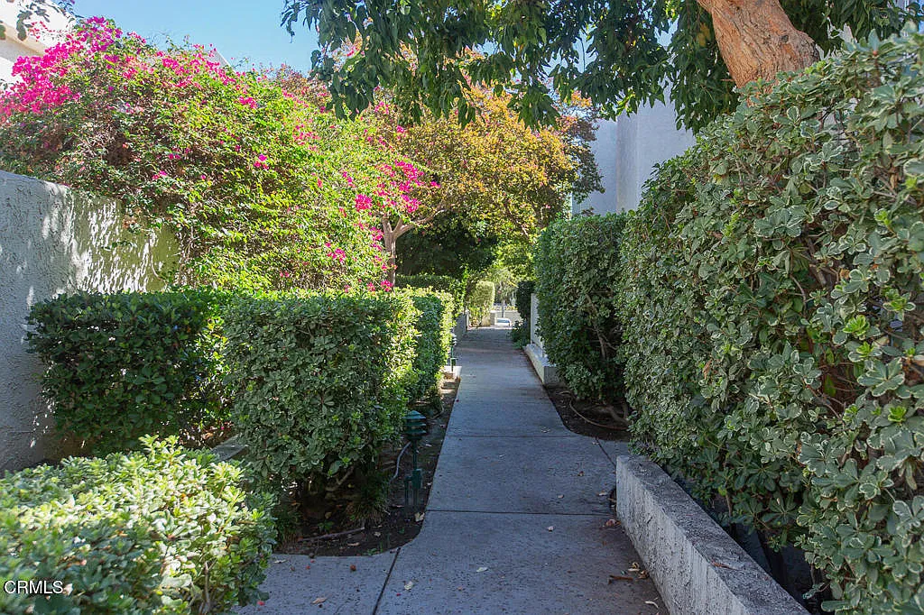 2 bed, 2.5 bath, 1249 sqft, $4,750 — Photo 3