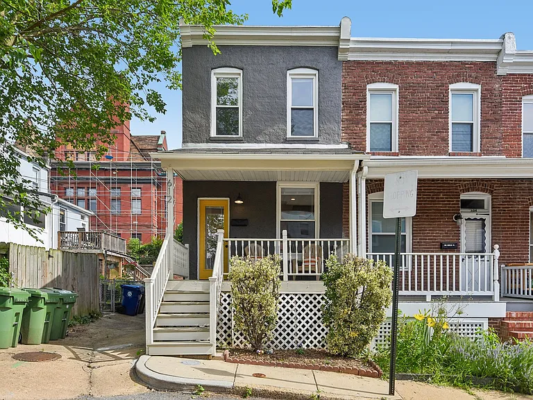 612 Harding Pl — Photo 1
