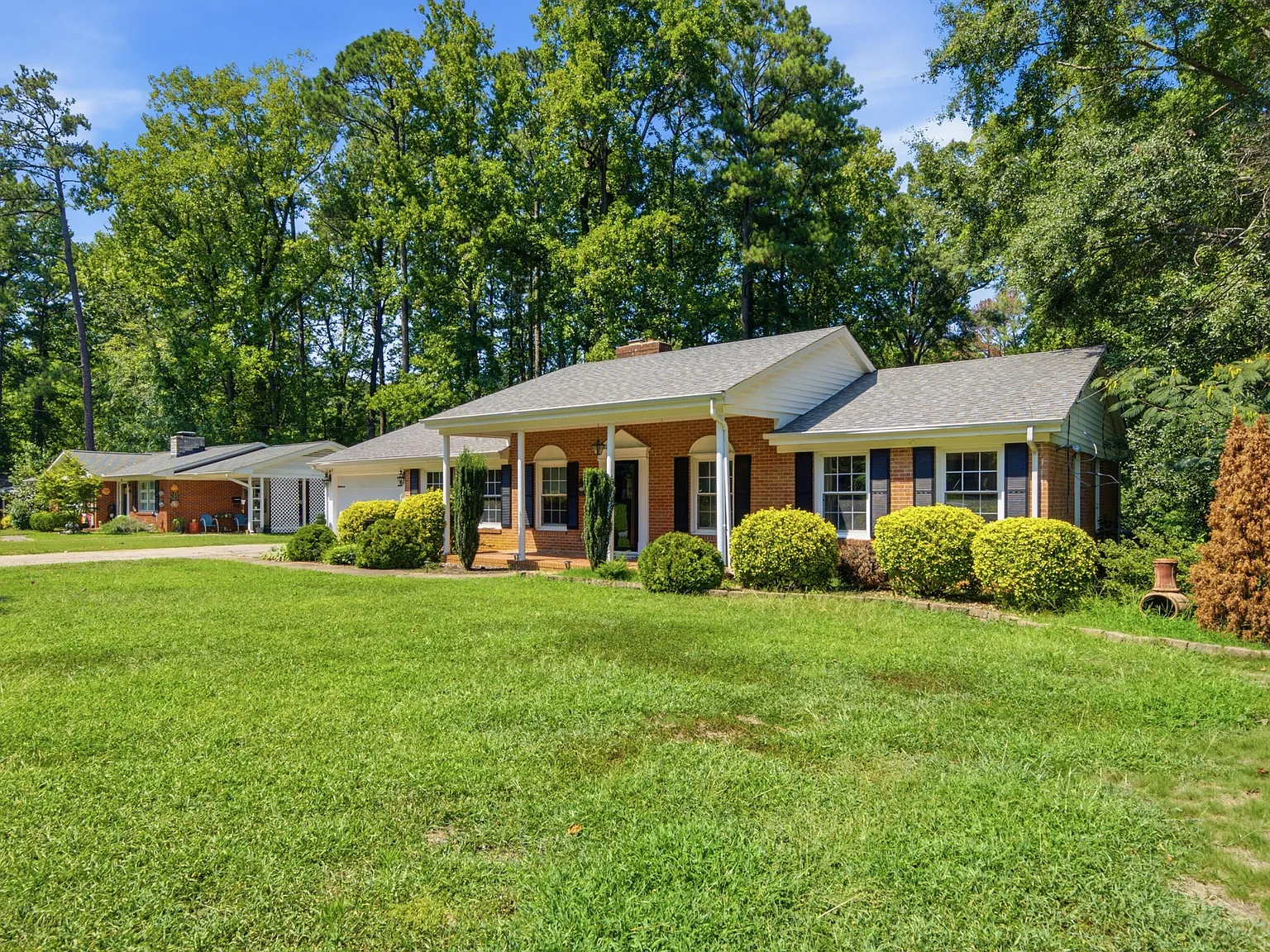 3 bed, 2.5 bath, $2,050 — Photo 2
