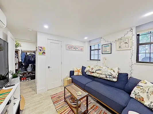 Rented by Remax Edge | media 35