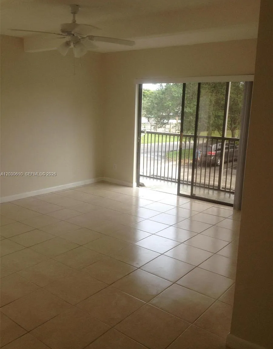 Townhouse Village Condo — Photo 2