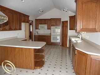 3rd image of 9150 Twin Lakes Dr