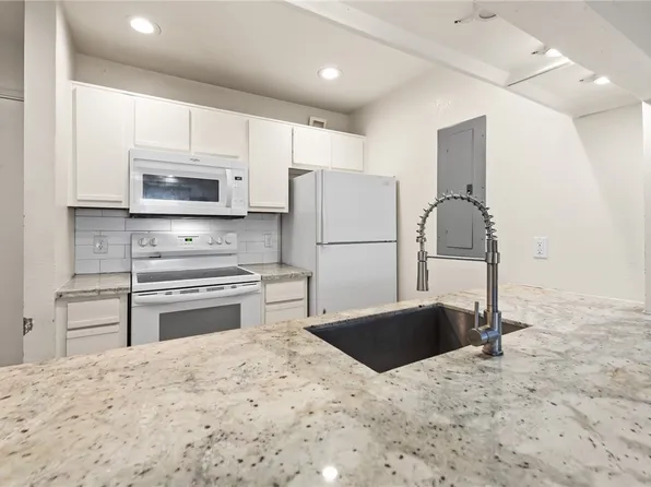515 Parkway #301, College Station, TX 77840