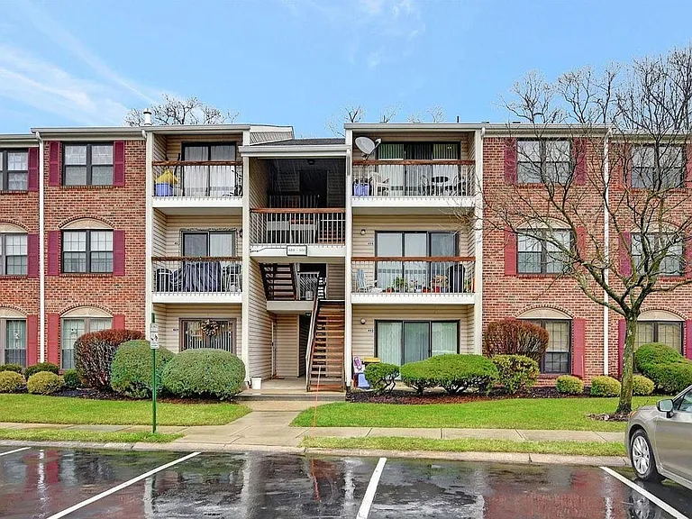 500 Danbury Ln — Photo 1