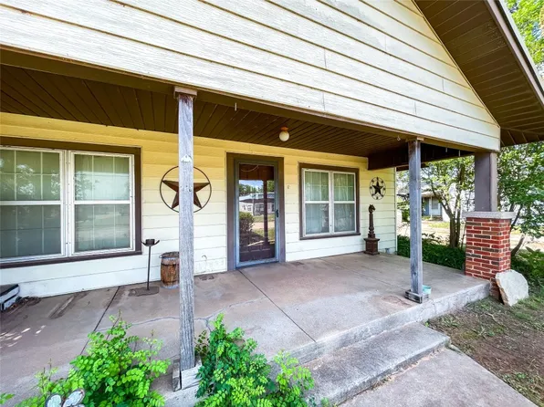 111 S 2nd St, Knox City, TX 79529