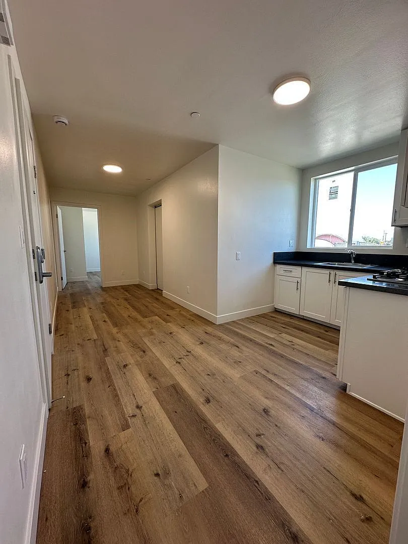 2 bed, 1.0 bath, 570 sqft, $2,595 — Photo 4