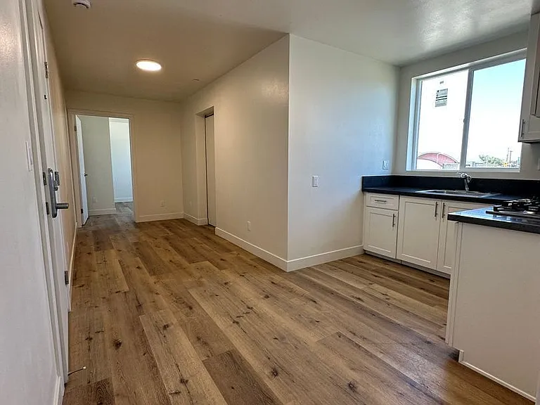 10914 S Main St #202 — Photo 4