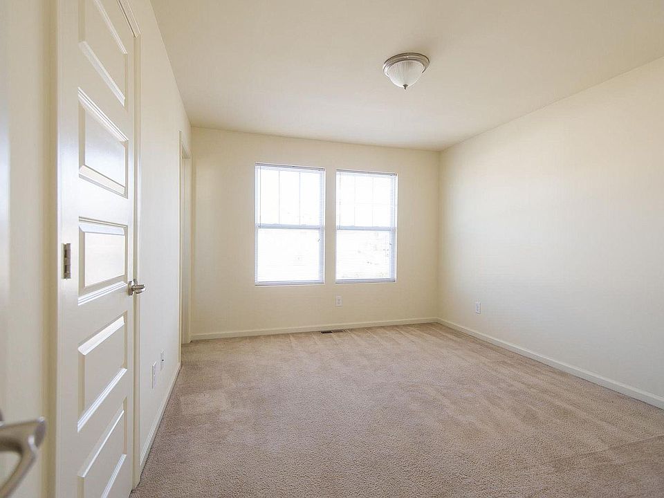 2nd image of 231 Abbey Rd