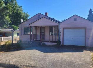 673 W Kenwood St, Roseburg, OR 97471