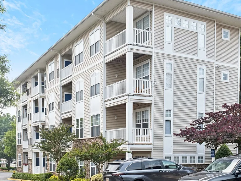 Stone Point Apartments — Photo 52