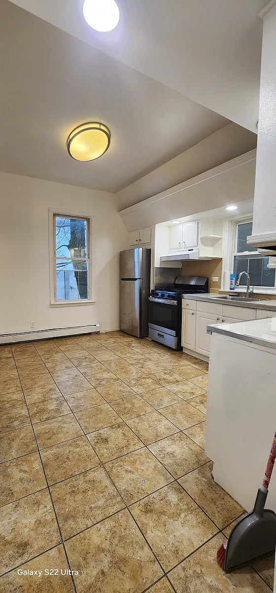 Building Photo - 193 W Lincoln Ave #2