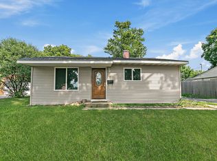 49 Wren Rd, Carpentersville, IL 60110