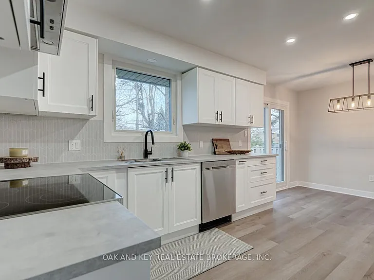 13 Dunwich Dr — Photo 9