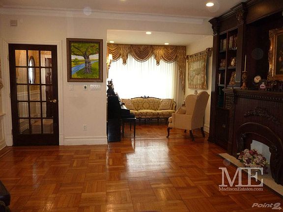 PARQUET FLOORS THROUGHOUT....