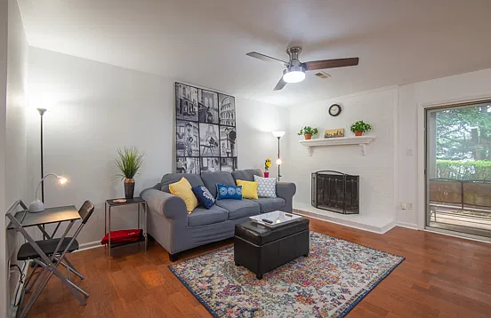 2 bed, 980 sqft, $2,400 — Photo 1