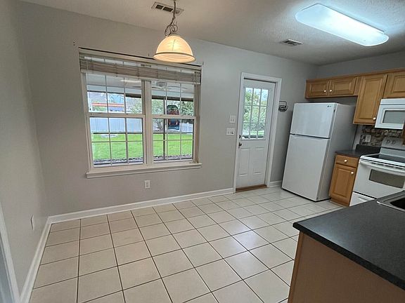 5th image of 5005 N Hampton Drive SE