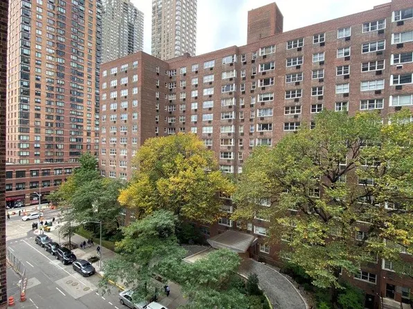 347 West 57th Street image 19 of 33