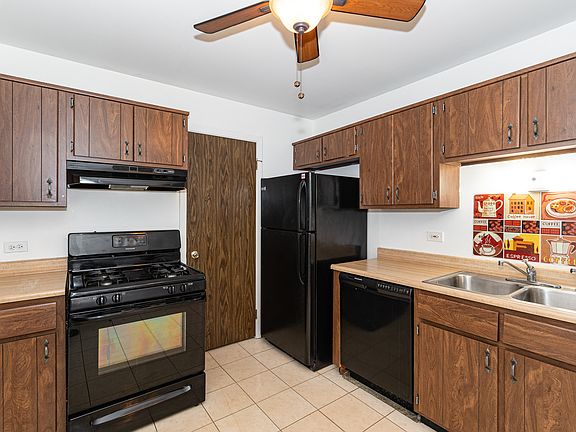 4th image of 272 Buckingham Ct Unit C2