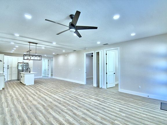 5th image of 540 Battle Ave N #540
