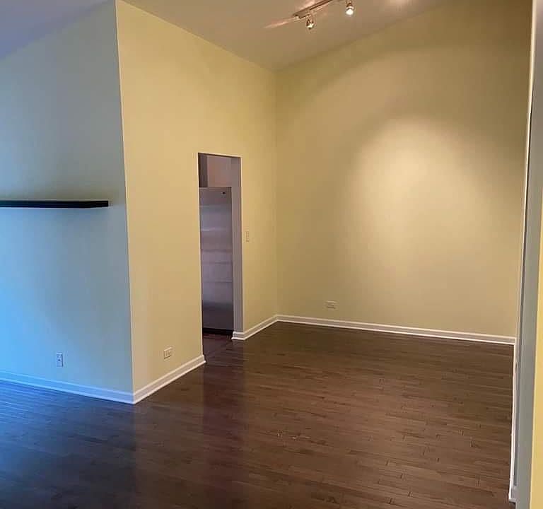 1st image of 1504 Thornfield Ln #4