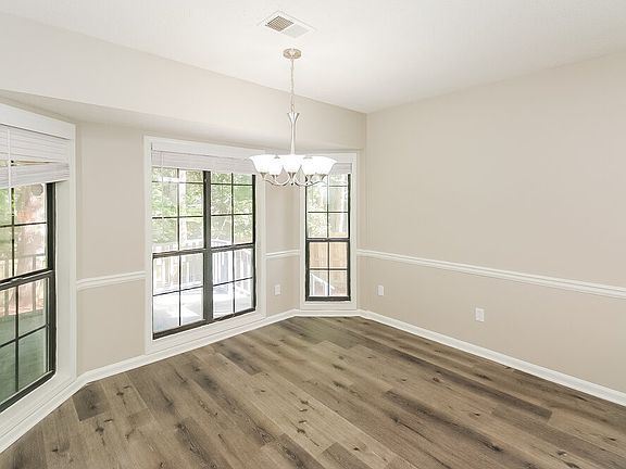 5th image of 93 Cardinal Ln