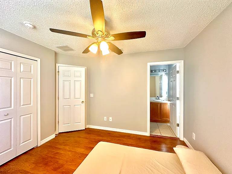8515 Palm Harbour Dr — Photo 32