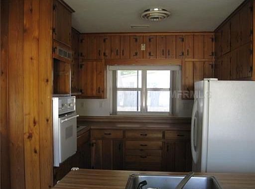 4th image of 241 Carmen Ln