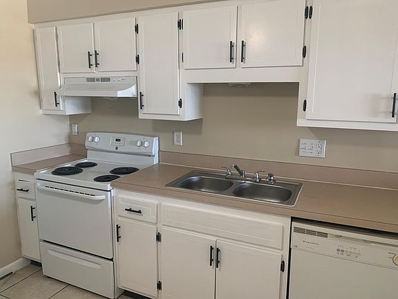 2nd image of 826 Andalusia Blvd #B