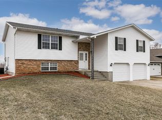 204 Maxwell Dr SW, Shellsburg, IA 52332