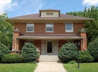 202 Lovell St, Elgin, IL 60120