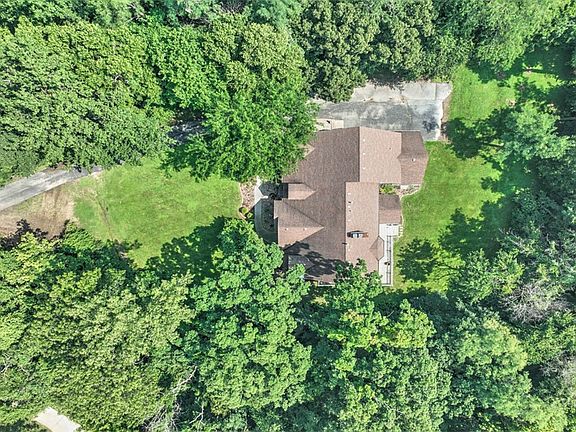 5th image of 110 Southbrooke Ct