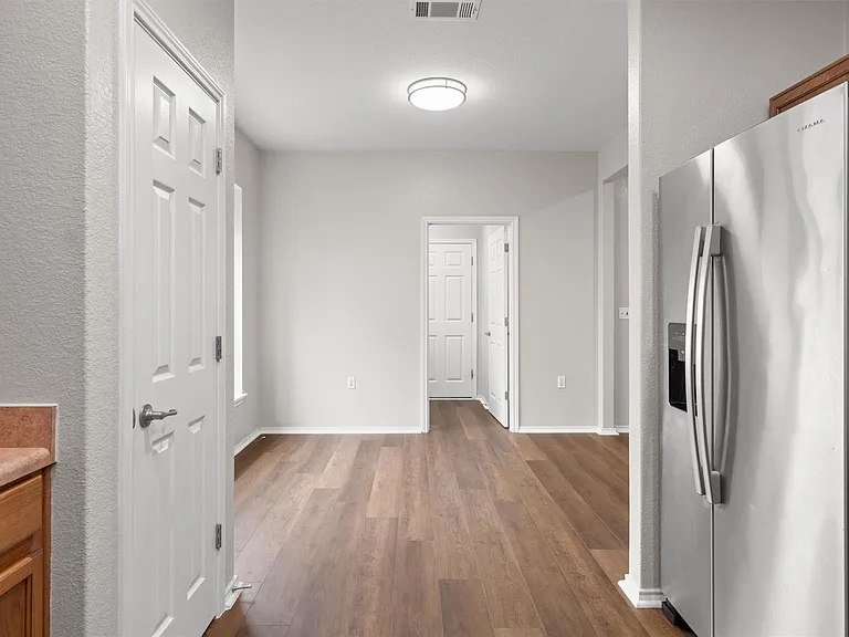 330 Portsmouth Dr — Photo 23