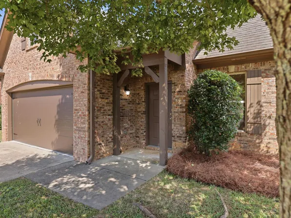 2304 Dunbar Cir, Moody, AL 35004