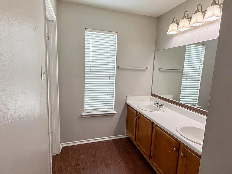 503 Willow West Dr — Photo 13