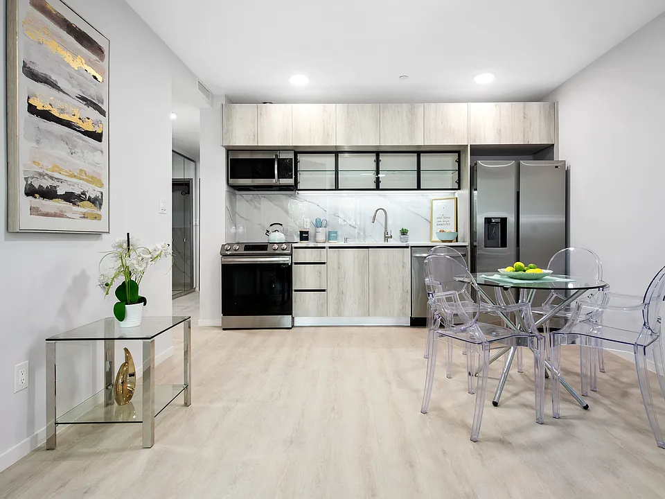 571 Ocean Pkwy #2C