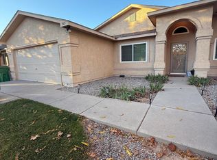 945 Somerset Meadows Dr NE, Rio Rancho, NM 87144