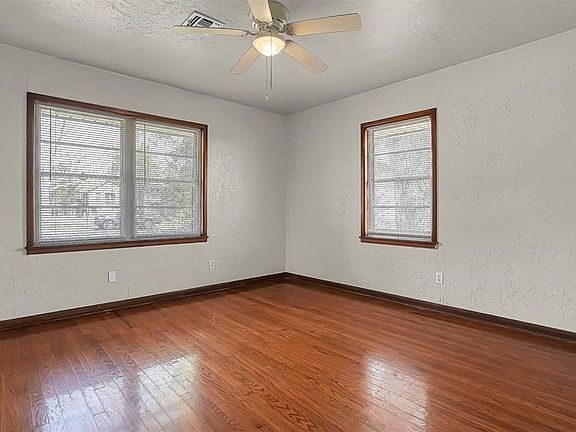 5th image of 606 NW Columbia Ave