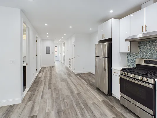 Rented by Bouklis Group | media 15