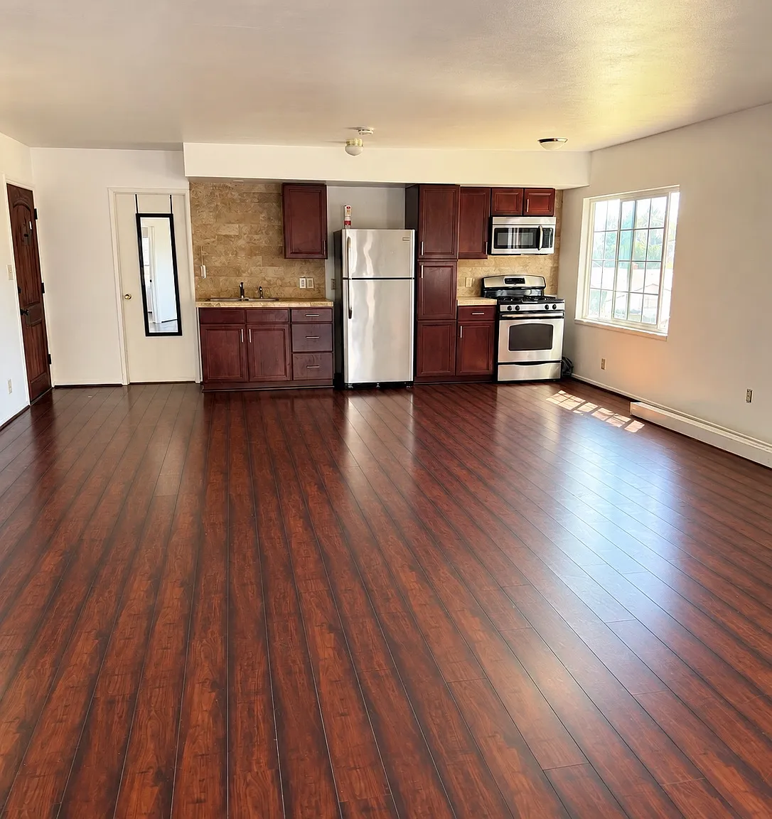 Luray Cir, Simi Valley — Photo 1