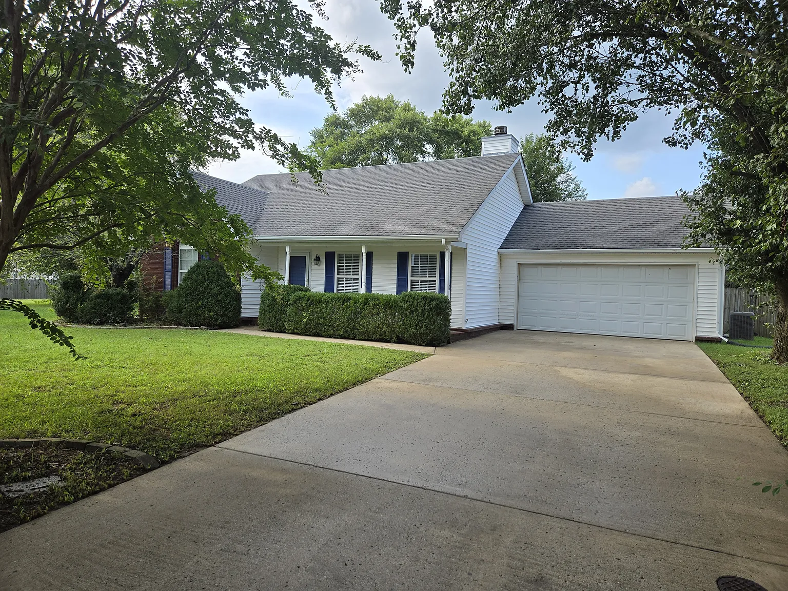 3 bed, 1353 sqft, $1,900 — Photo 3