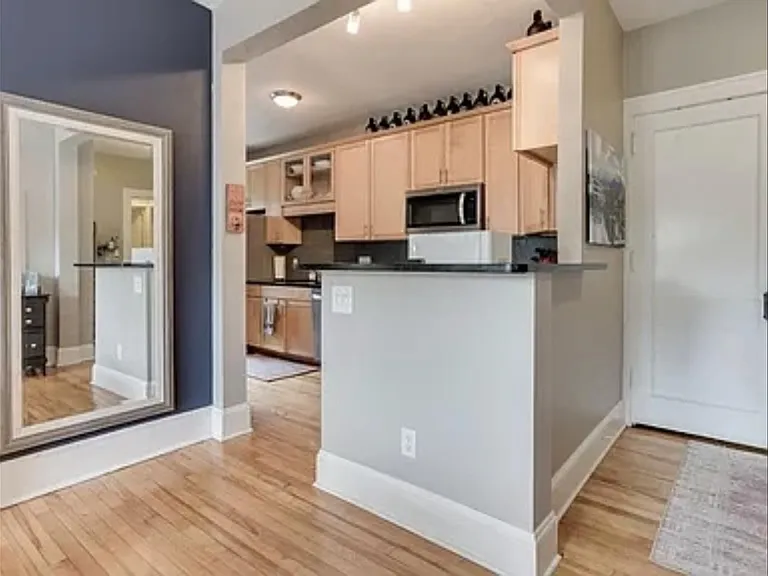 2300 Girard Ave S #204 — Photo 8