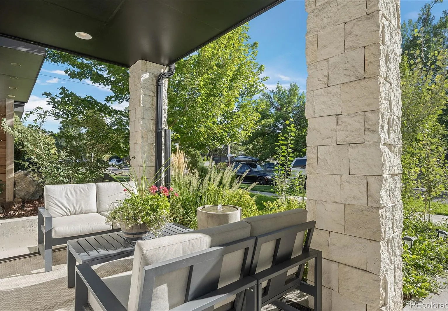 5 bed, 4.0 bath, 3213 sqft, $8,500 — Photo 2