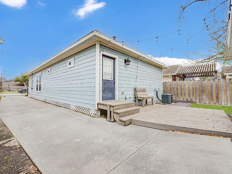 921 Kern St — Photo 17